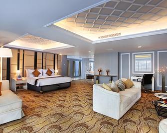Swiss-Belhotel Makassar - Makassar - Schlafzimmer