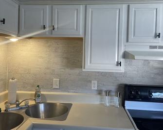 Cozy Condo near Lake Tahoe - Carson City - Kitchen