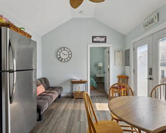 232 W Pine Ave 2 Beds, 1 Bath - Wildwood - Comedor
