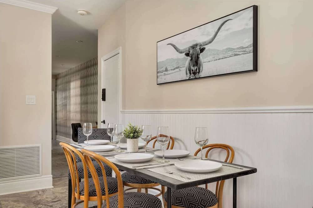 Casa Leslieville - 2br Suite With Lrg Patio - טורונטו - חדר אוכל