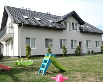 Large Holiday House in Wiselka - Wisełka - Budynek