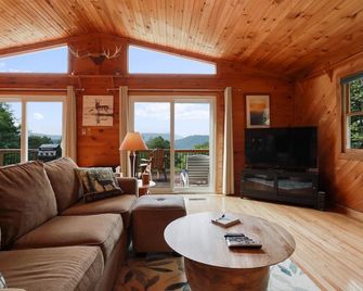 Scenic Views! Pool Table - Fire Pit - River Access - Arcade - Great Cacapon - Living room