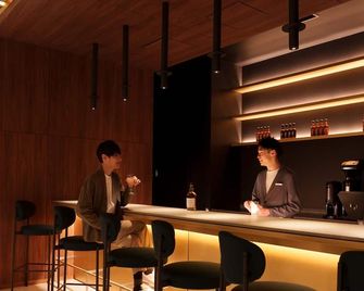 Cross Life Hakata Tenjin - Fukuoka - Bar