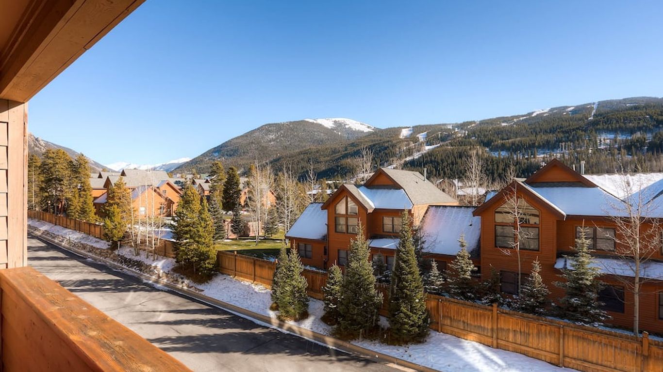 Gateway Mountain Lodge