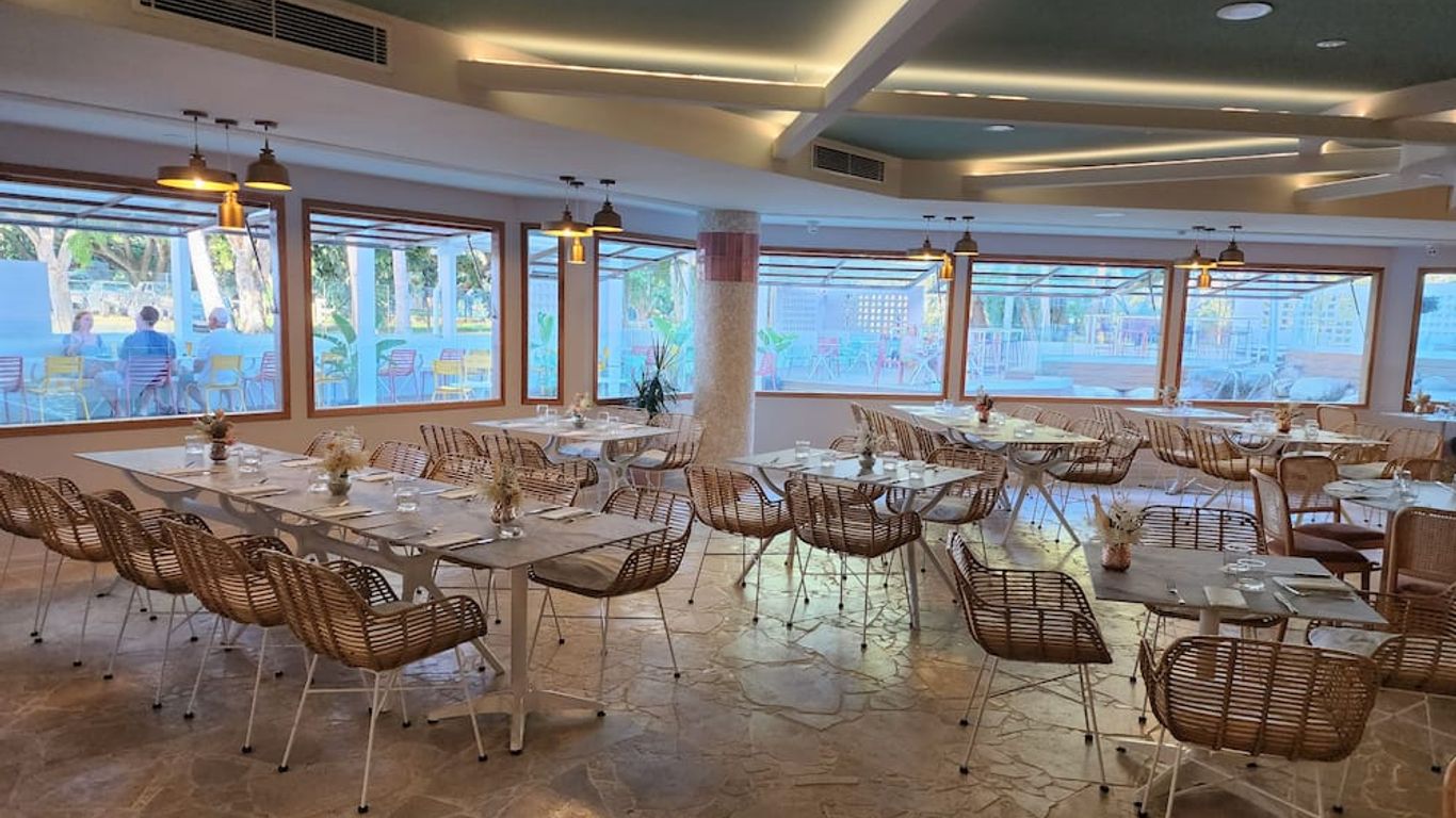 Ocean International Hotel