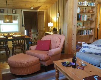 Perfect Cabin Near Lake Rabun Beach, Beautiful Hikes, Waterfalls, Tallulah Gorge - Lakemont - Living room