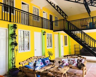 Colors Boutique Hostel - Puerto Princesa - Σαλόνι ξενοδοχείου