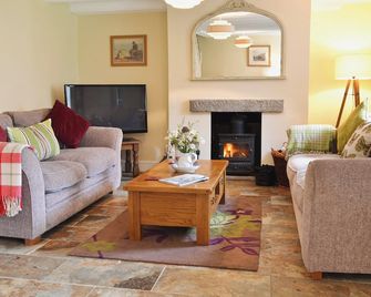 3 bedroom accommodation in Tregaseal, near St Just - Lands End - Living room