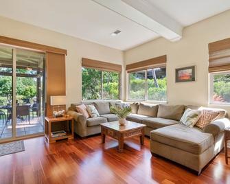 Big Island Fairways at Mauna Lani #1705 by Coldwell Banker Island Vacations - Waikoloa Village - Living room