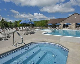 Seven Springs 3 Bedrooms Premium Condo by RedAwning - Save 10% on 3 Nights, 15% on 5 Nights! - Champion - Piscina