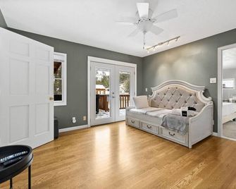 Hot tub, Wheelchair accessible, - Piedmont - Sala de estar