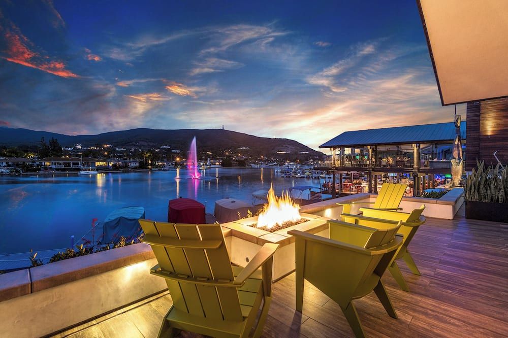 Lakehouse Hotel And Resort