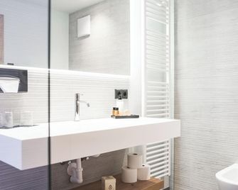 Arthotel Gratschwirt - Dobbiaco/Toblach - Bathroom