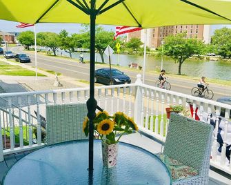 Beach House Paradise with Lake Views! - Bradley Beach - Balcony