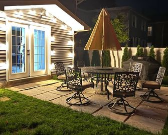 New 3b House in Saugerties Village 4 mins to HITs - ساوجرتيس - شرفة مرصوفة