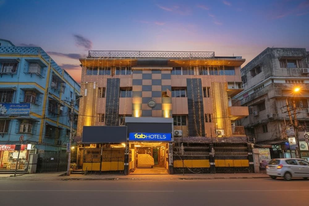 Hotel Heera Holiday Inn - כלכולתה - בניין