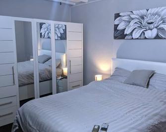 Shayan Studio Flats Stourbridge - Stourbridge - Bedroom