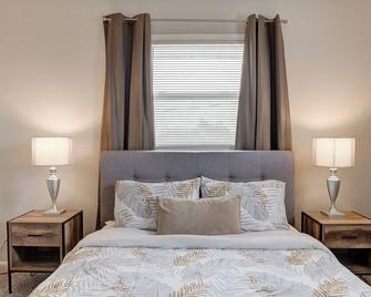 Comfortable 3 Bedroom with King bed in Waukesha - Waukesha - Bedroom