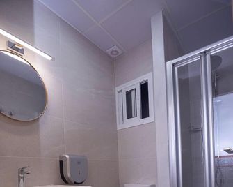 Hostal Guillot - Torremolinos - Koupelna