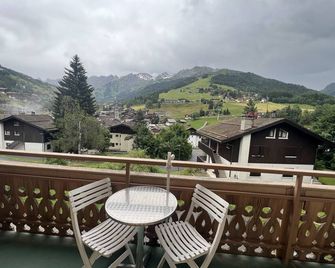 Gemeaux S, studio proche pistes de ski et village - La Clusaz - Balcony