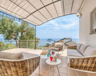 Villa Luce del Sol with Pool - L - Alassio - Balkon