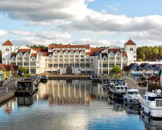 Sunday Resort Hafendorf Rheinsberg - Rheinsberg - Building