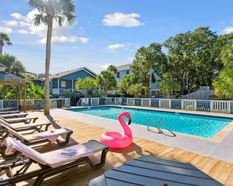 Folliday Inn- The Coronado- Room 11 - Folly Beach - Bazén