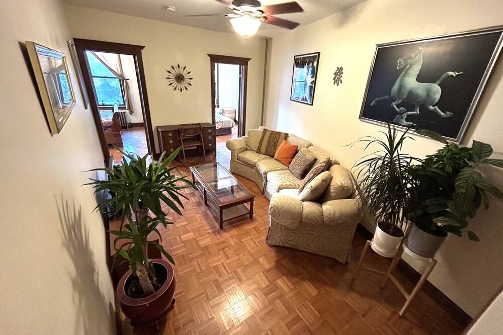 Spacious 2BR in Prospect Heights, Steps from Prospect Park! - Brooklyn - Living room