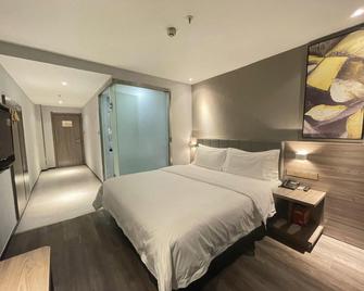 7 Days Inn Yu Lin Yuanyang Lake Branch - Yulin - Bedroom