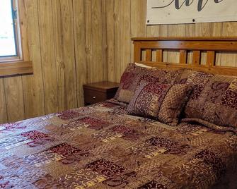 Serry Summer Kamp on Waterfront Property - Sault Ste. Marie - Bedroom