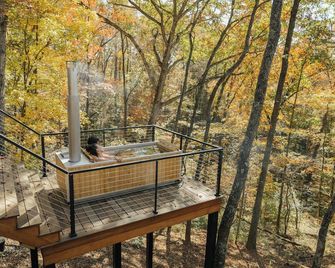 Private Luxury Romantic Getaway near Dahlonega with Hot Tub and Trails - Dawsonville - Balkon