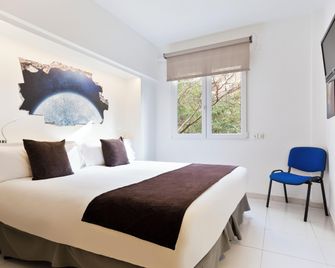 Hotel Travessera - Barcelona