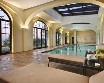 ريليه فيلا مونتي سولاري ويلنيس آند سبا - بانيكال - حوض السباحة