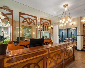 Boutique Hotel Belle Epoque - Bern - Front desk