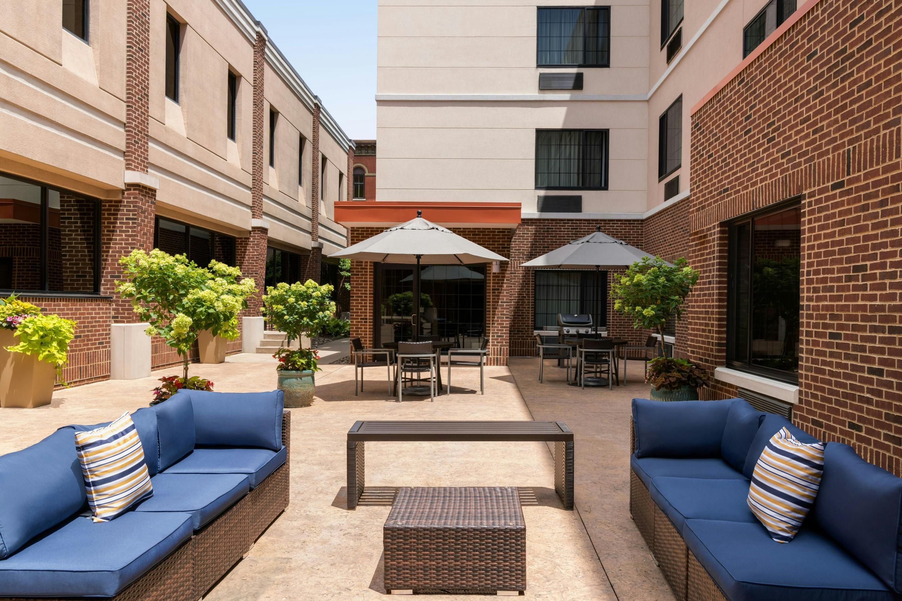 TownePlace Suites by Marriott Williamsport - Williamsport - Innenhof