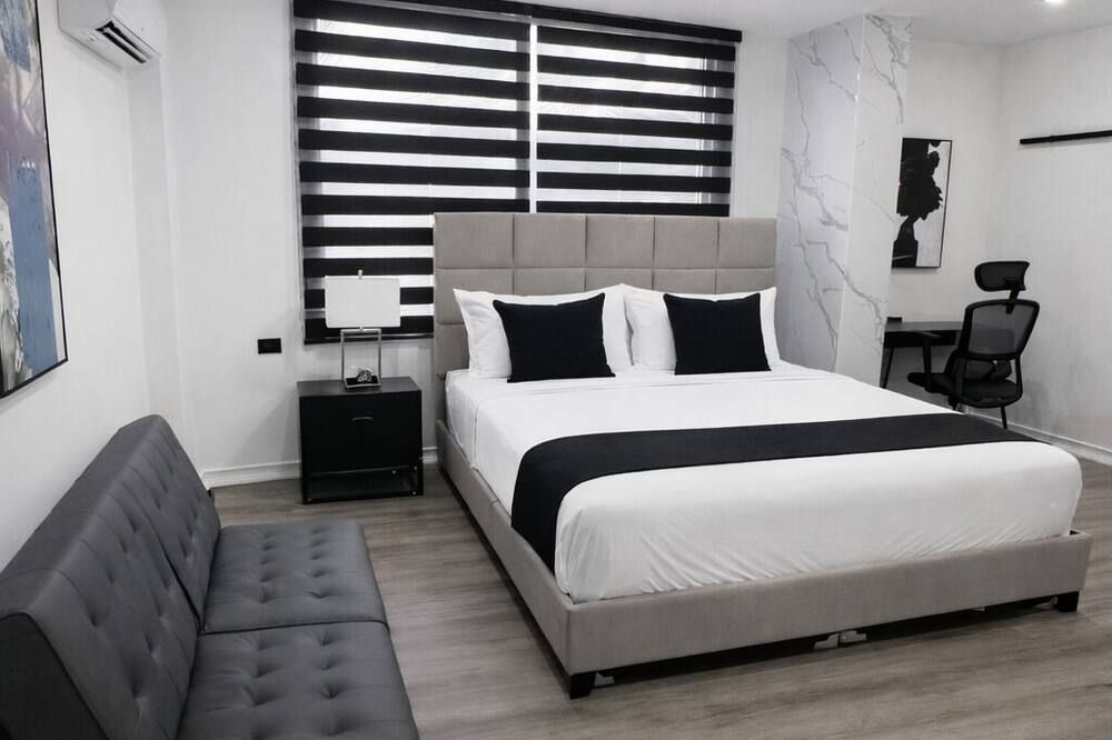 The Hive Boutique Hotel Double Queen Room 110 - Scarborough
