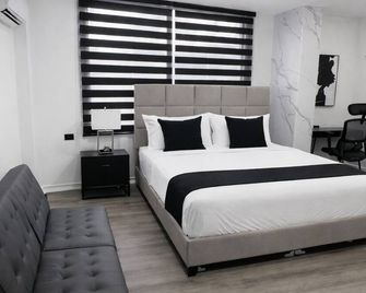 The Hive Boutique Hotel Double Queen Room 110 - Scarborough