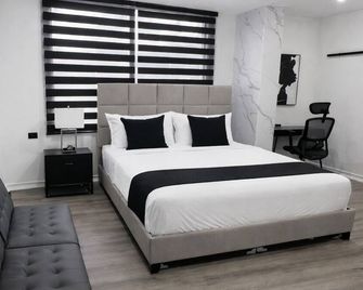 The Hive Boutique Hotel Double Queen Room 110 - Scarborough