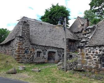 The Petit Séguret At The Foot Of The Rocher D'aiguilhe - Le-Puy-en-Velay - Bygning