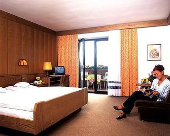 Hotel Weger - Tirolo - Bedroom