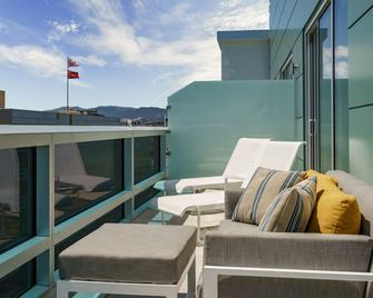 Hampton Inn & Suites by Hilton Santa Monica - סנטה מוניקה - מרפסת