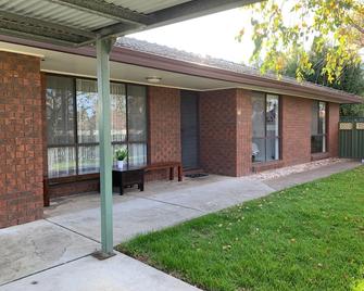 Sale CBD Villa, In the Heart of Sale - Sale - Building