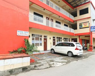 Penginapan Pondok Rizqi Syariah - Sedati - Building