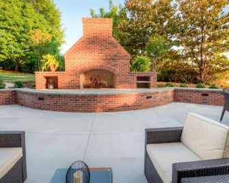 فيرفيلد إن آند سويتس باي ماريوت وينستون-ساليم داونتاون - وينستون-سالم - شرفة مرصوفة