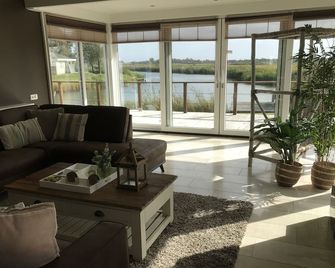 FH with beautiful view, outdoor sauna and outdoor whirlpool - Makkum - Soggiorno