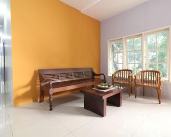 Bedur Homestay Syariah - Bekasi - Sala de estar