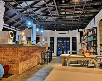 Books & Beds - 八打靈再也 - 酒吧