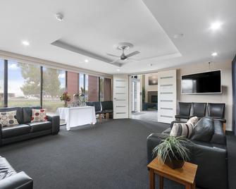 Bridges on Argyle - Traralgon - Living room