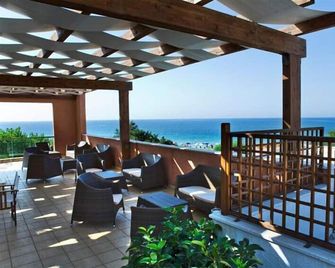 Hotel Club Ravezzo - Lido Marini - Balcón