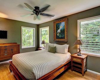 Hot tub, jungle house, walk to Kehena Beach amazing lush views - Pahoa - Bedroom
